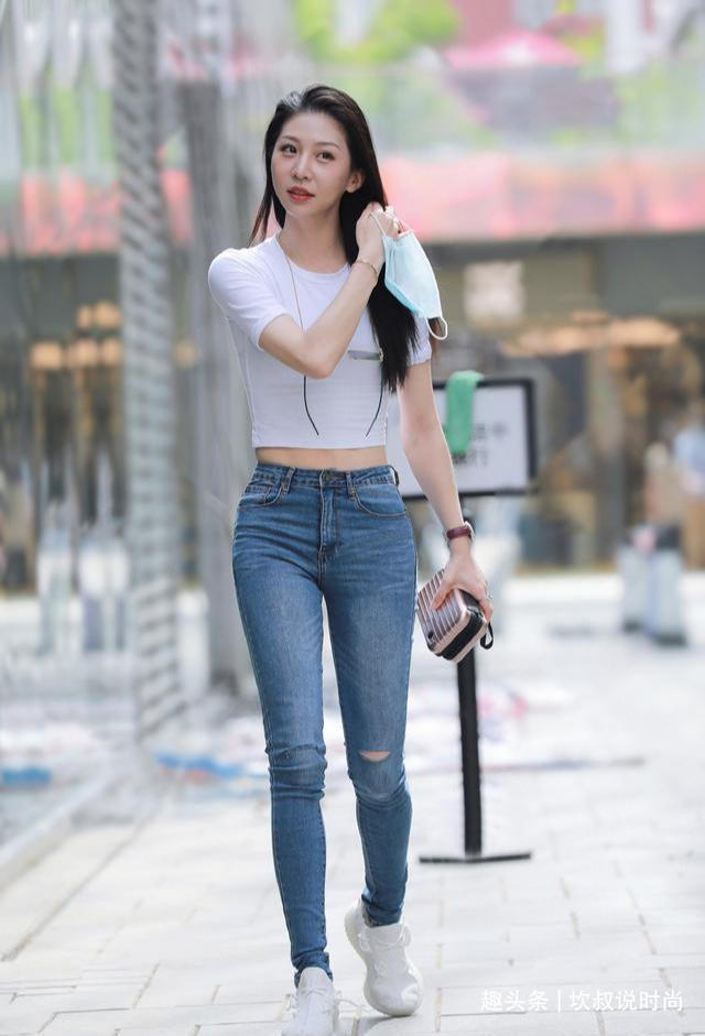 过了25岁的女性,这样穿更合适,清新干净宛如“邻家小妹”