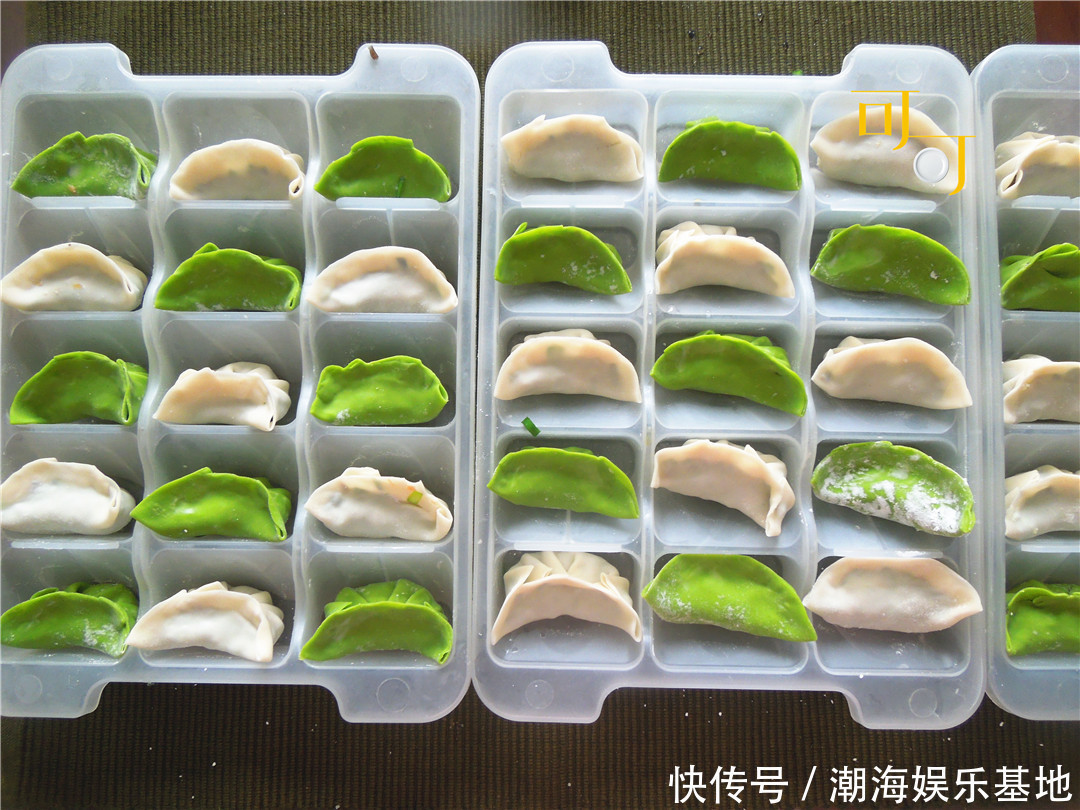 包饺子|出门前给老公准备的三鲜馅饺子,煮着吃煎着吃都可以,太方便