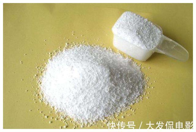 材质|拖地用清水越擦越脏，教你一个小妙招，适合任何材质地板，很干净