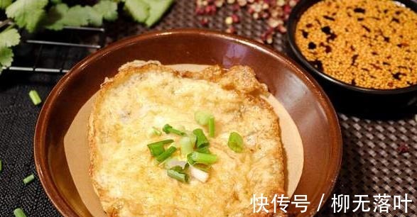 不粘锅|油煎荷包蛋,用凉油还是热油教你4个窍门,酥脆完整不粘锅!