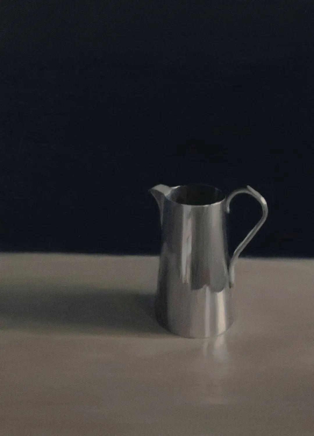 孤独感#柔和的光影和质感,她的静物画散发着一种孤独感!