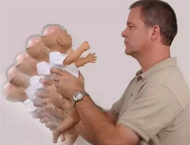 单手|小心把新生儿抱成“歪脖子”这种毁身高的抱姿,很多家长都在犯