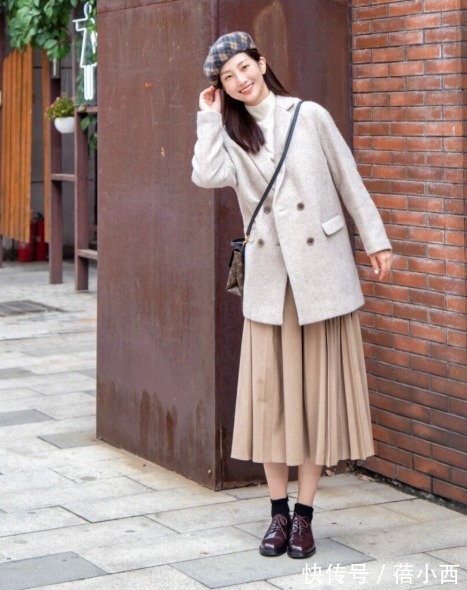 博主 春天穿“百褶裙”最优雅!建议多搭配针织衫,西装外套时髦又高级