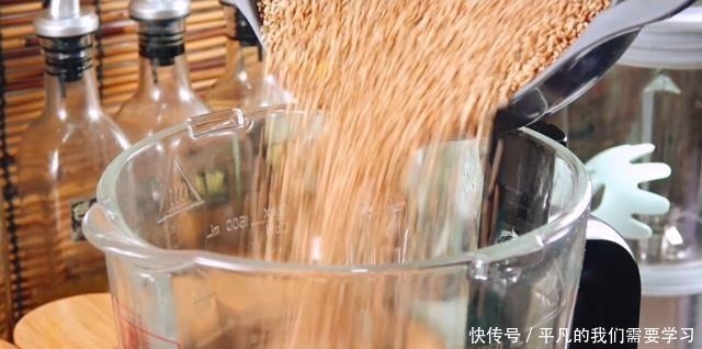 芝麻酱怎么做,做法真简单,只需1斤白芝麻,做啥都好吃!