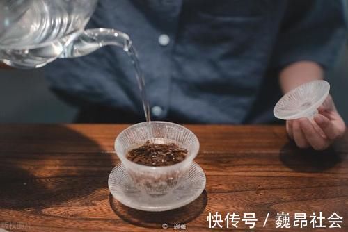 泡茶时要不要先洗茶?什么茶不用洗?洗茶真能洗掉脏东西吗?