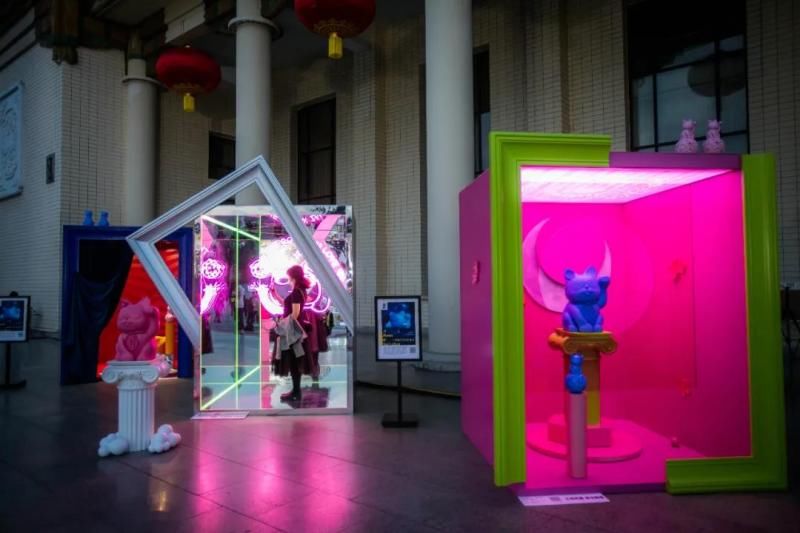 北京当代艺博会$《一间属于自己的房间》——北京当代艺博会“门神”