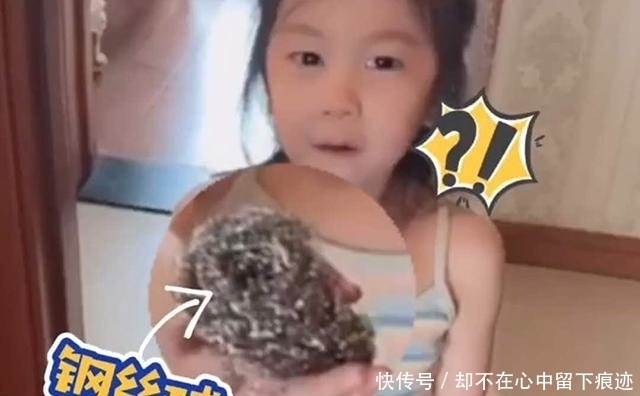 孩子|儿子想要对爸爸示爱,用“神秘物”给爸爸搓澡,网友:这娃真坑爹