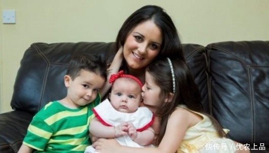 胞胎姐妹被妈妈用药物流掉,她却在母亲腹中安稳存活