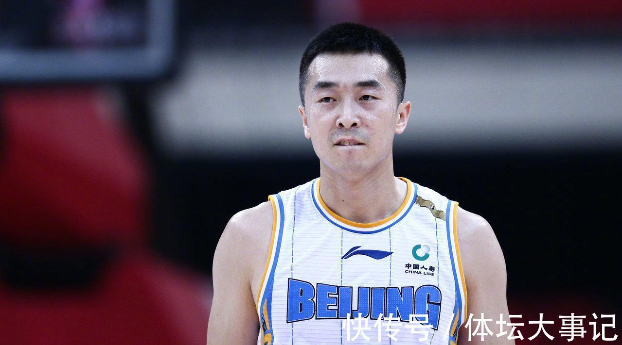 北京队|续约了!北京队31岁悍将留队,场均3.4分专心防守,撞伤过威姆斯