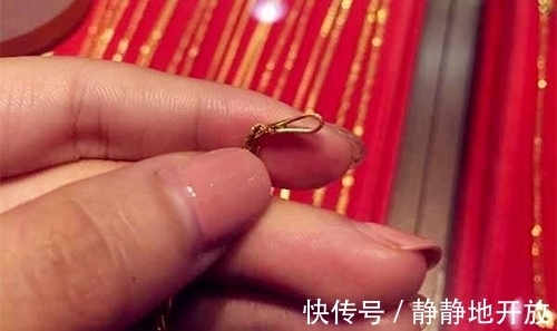 黄金手链|黄金手镯和黄金手链不知道选哪一个？看完或许你就不纠结了！