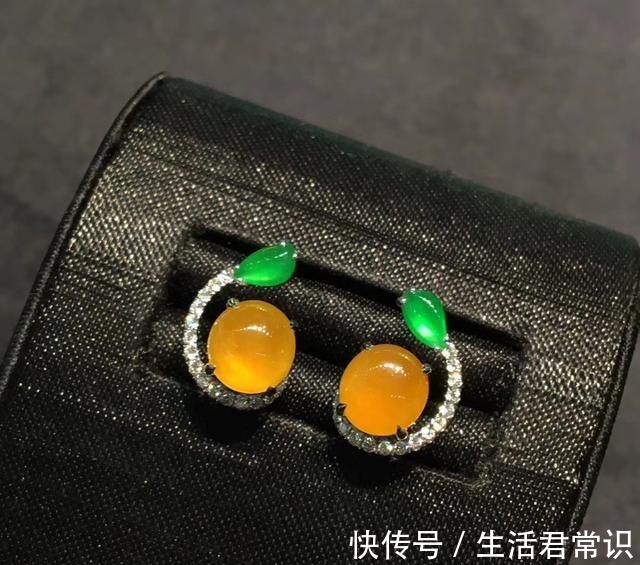 中国风 这个季节的色彩用首饰来表达,将珠宝佩戴在身,彰显浓浓的中国风!