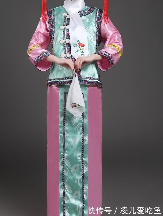 王熙凤#红学又一大发现,鸳鸯掀起尤二姐的裙子,曹雪芹这样写有深意