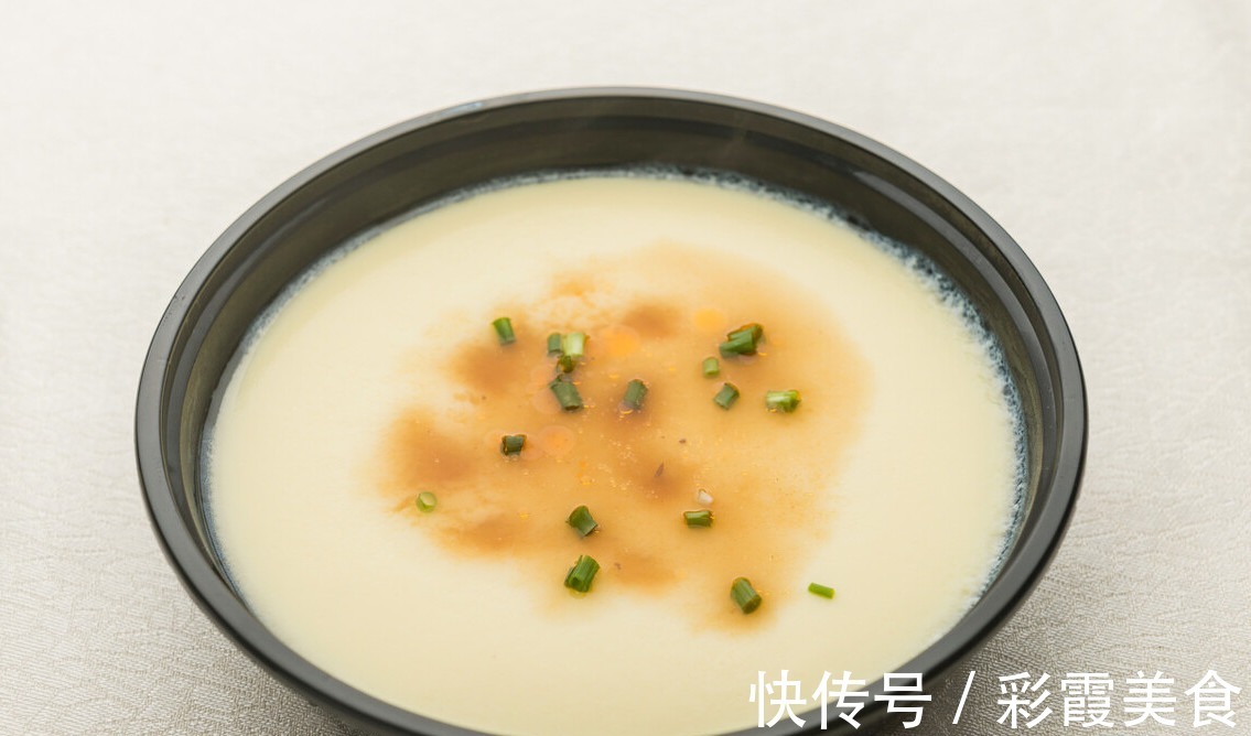 蛋羹|蒸鸡蛋羹，别直接加水就蒸，牢记3个技巧，蛋羹更嫩滑更平整