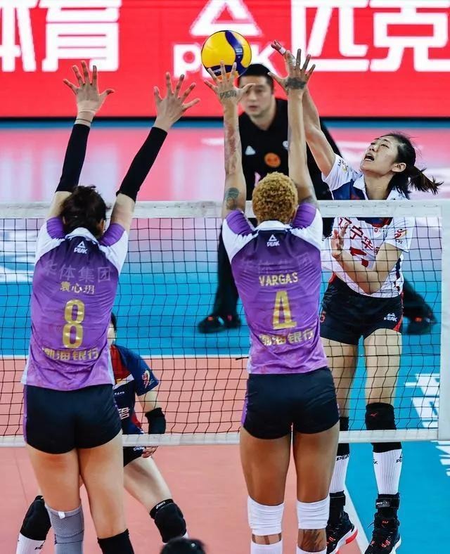 國(guó)家隊(duì)|超級(jí)黑馬成球隊(duì)英雄！轟17分單挑天津女排，進(jìn)國(guó)家隊(duì)搭檔李盈瑩？