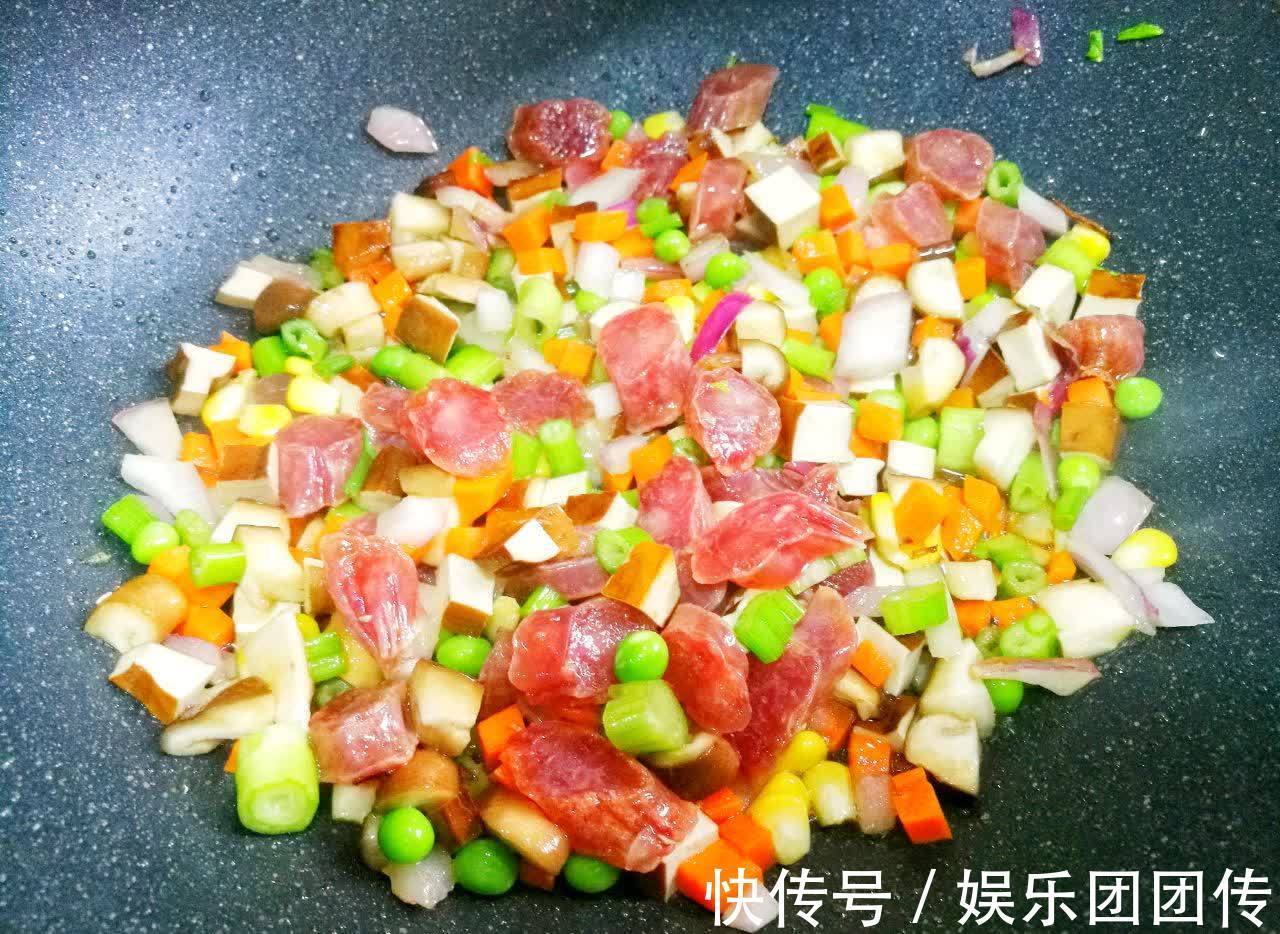 饭菜|懒人香菇香肠焖饭,做法简单,饭菜一锅出,省时又省力