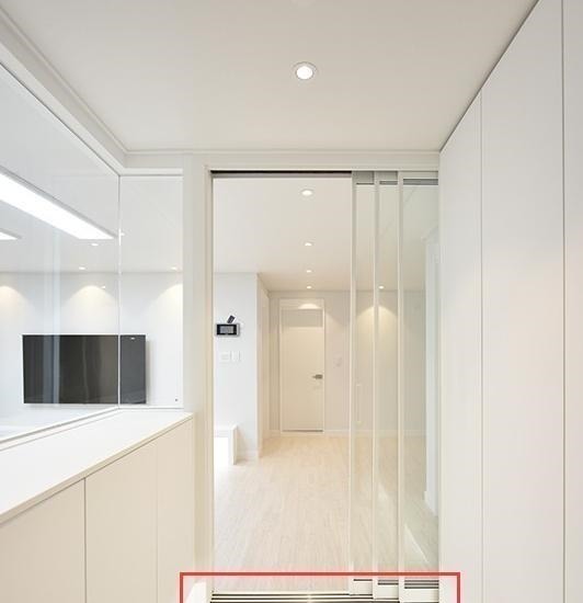 韩国|跟国内不一样,韩国入户装三轨玻璃门单独分出玄关,室内一尘不染!