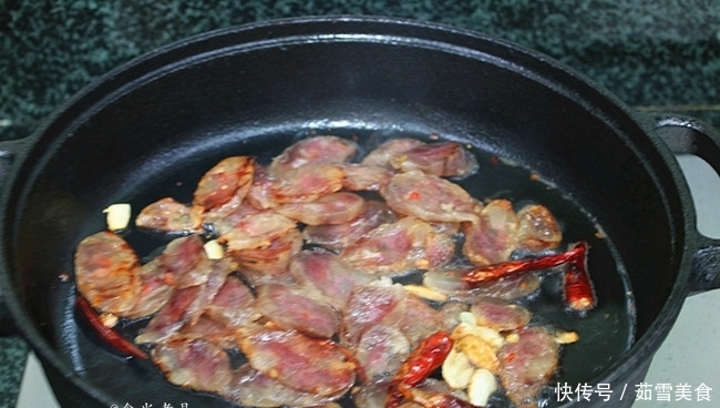 包菜好吃又简单的做法是此款,口感爽脆很下饭,用铁锅炒才香