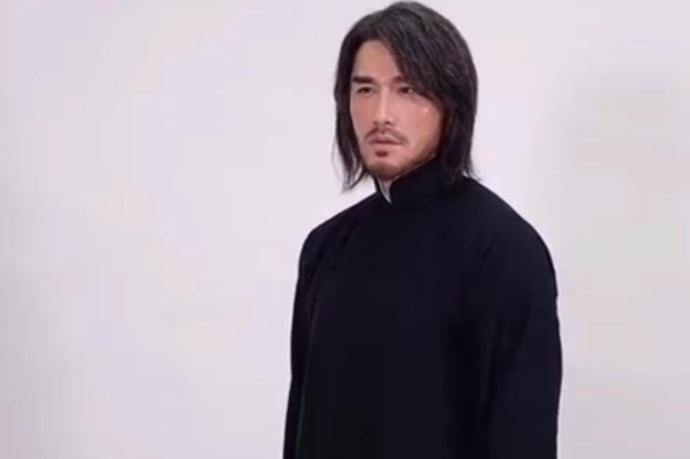 胡兵近照，50岁颜值状态被赞岁月绕着走，无奈他一直等的人已出家