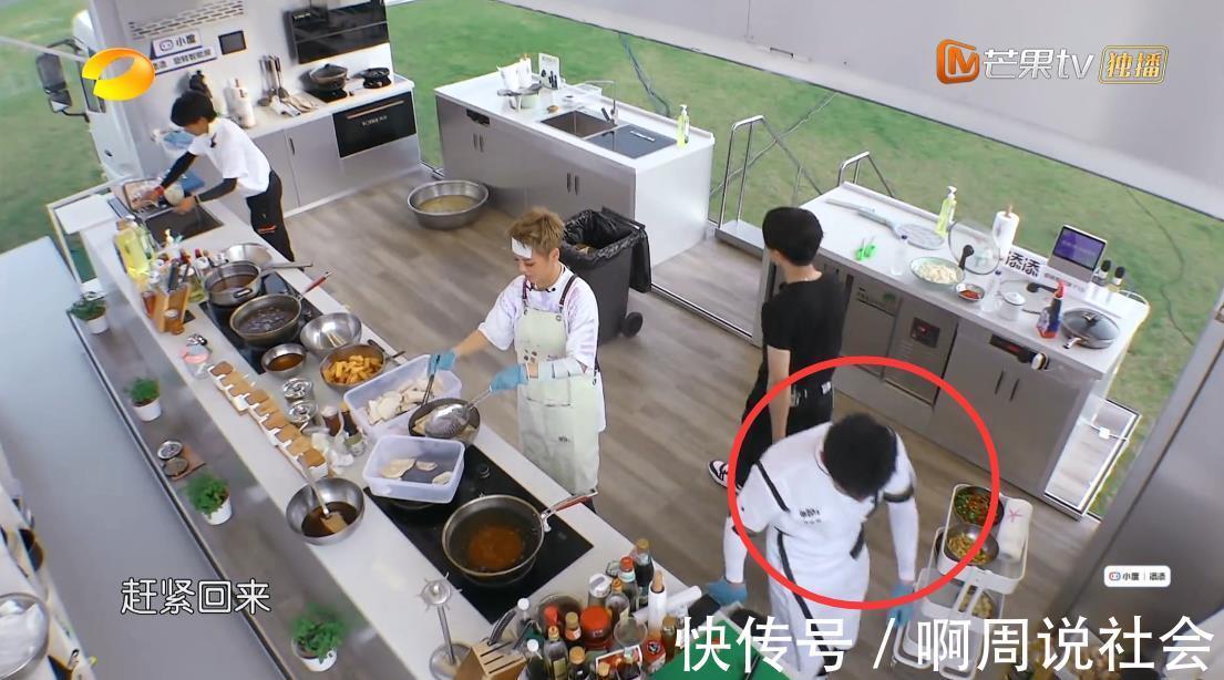 中餐厅5|《中餐厅5》到底有多假客人吃到生米线不吭声，赵丽颖反应得体