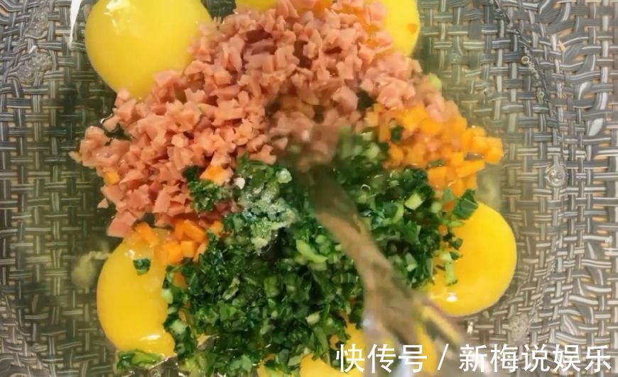 鸡蛋|半碗面粉加几个鸡蛋，手不用沾面，轻松解决一家人的早餐问题