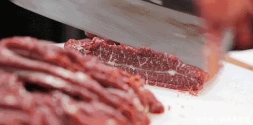 牛肉别再用清水洗,教你一招,脏东西血水自己出来!