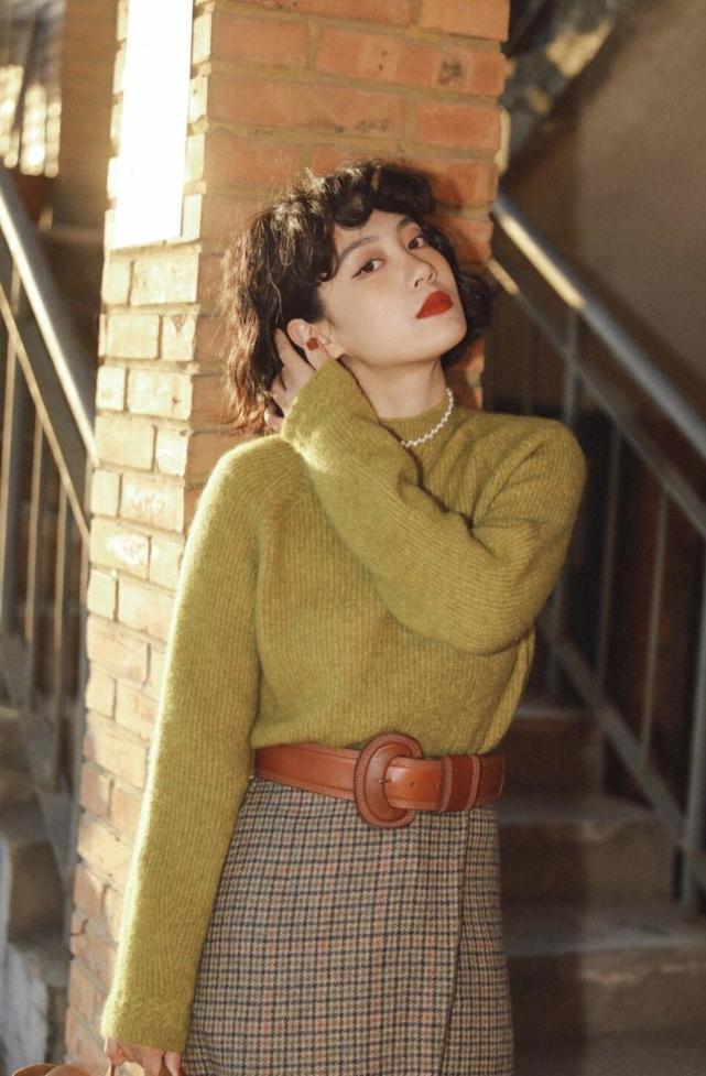 姐妹 优雅女人的衣橱里必备“毛衣”,尽显熟龄美,你心动了吗?