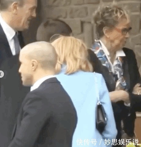 造型 法国第一夫人气质真好,马克龙走路都护着,怪不得布丽吉特逆生长
