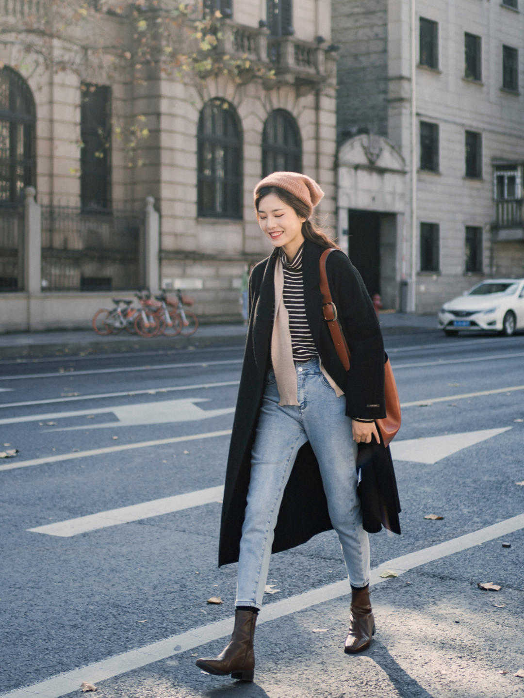 围巾 分享几套秋冬穿搭模板,简约大方随性,但又不失气质,照搬都高级