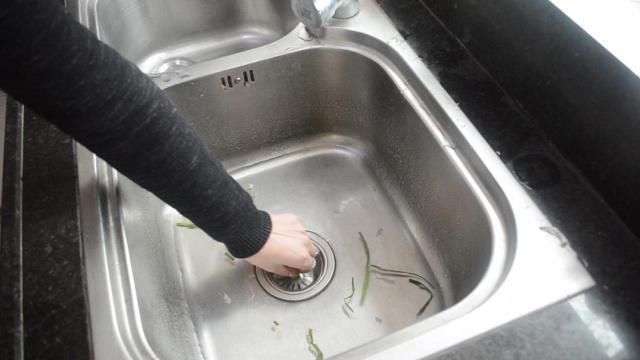 洗碗池里放一个塑料瓶，作用真厉害，我也是刚知道，尽快告诉家人