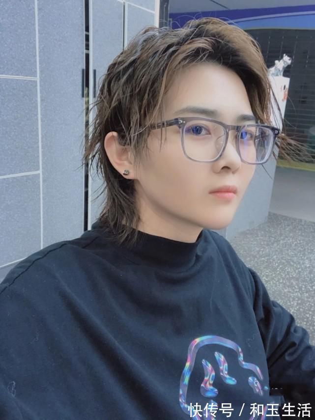 洋气|男生长头发有哪些好看的发型,这几款都不错,更加清爽帅气