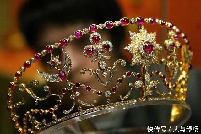 红宝|新年就是要红!王室红宝石珠宝看起来