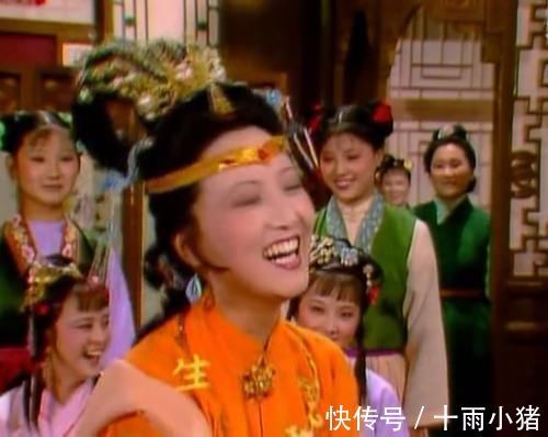 贾母|红楼梦:见到刚到贾府的黛玉后,王熙凤流泪是否是在作秀吗