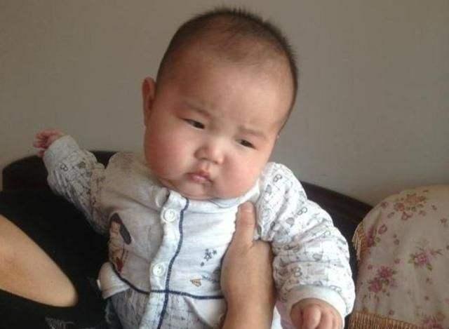 甜橘|6个月宝宝“脊柱变形”,责任在于奶奶,罪魁祸首是“婴儿车”