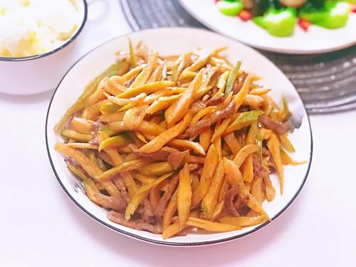 一到过年就爱囤这菜，和肉炒越嚼越香，消食开胃，独特风味谁都爱