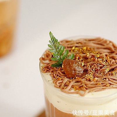 翻山越岭只为这道栗子焦糖桂花奶盖茶