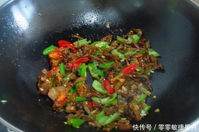 炒炒|茶油白椒牛肉 牛肉和它搭配,又嫩又入味,随便炒炒都好吃!