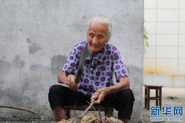 吴细姬|儿孙“花式宠爱”，百岁奶奶成网红