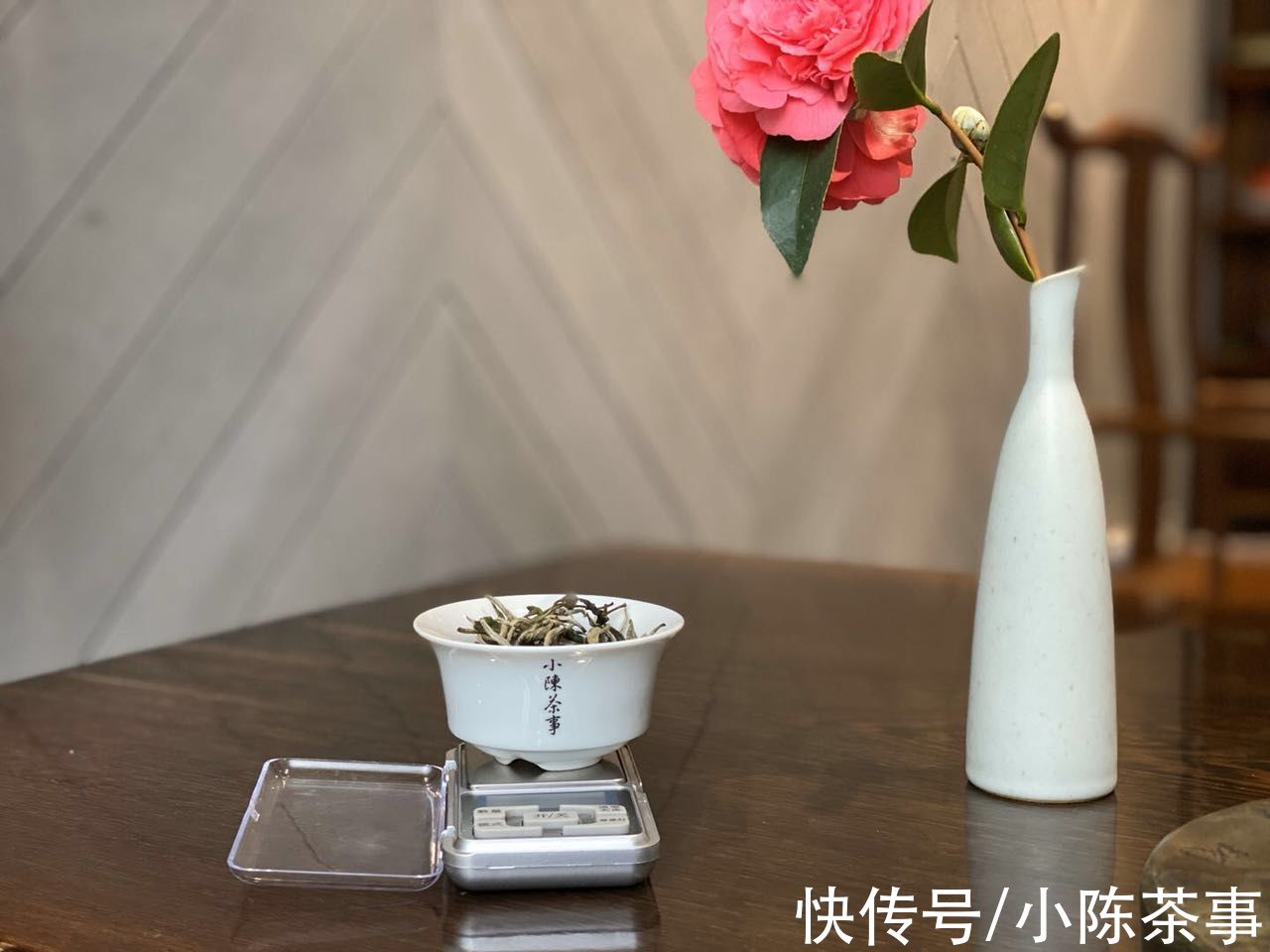 泡茶|从盖碗到品茗杯，玻璃、粗陶、白瓷，谁才是适用茶具的方式呢？