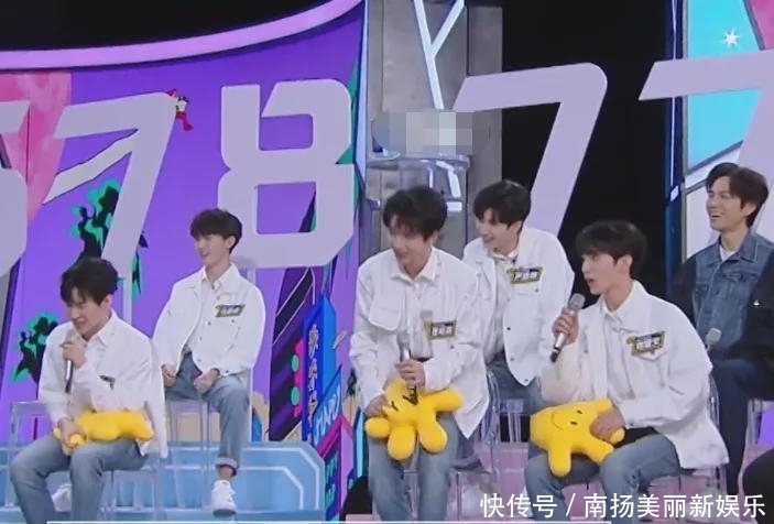 《快本》又敷衍新人,六个嘉宾信息写错三个,捧高踩低改不过来