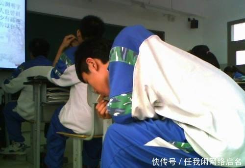 零食|课堂上偷吃过的那些零食,吃过1样是普通学生,全吃过的是高手!