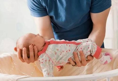 没长|奶奶给孙子剃"满月头",结果头发再也没长出来,医生简直胡闹