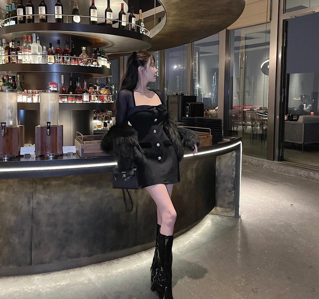 女人味十足 酒吧姐姐打卡照, 性感火辣成熟丰满女人味十足, 全场醒目担当