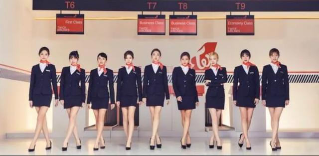 小姐姐|为什么飞机上的空姐大多穿裙子,而不是裤子?