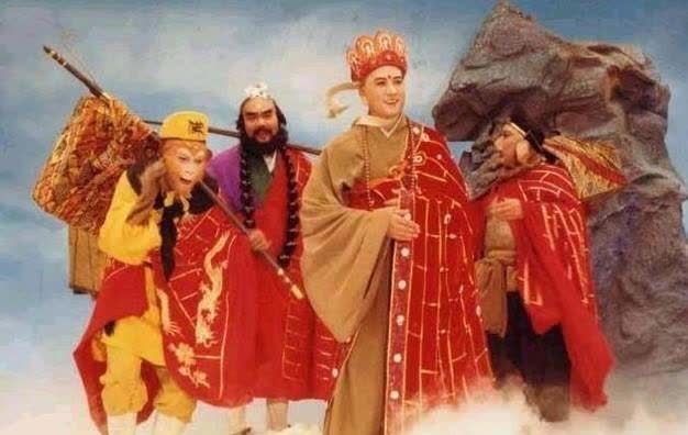 拍摄$在《西游记》中,孙悟空吃蟠桃为何咬一口就扔?原来另有隐情