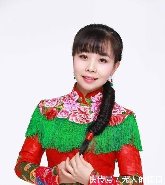 草根|從《星光大道》走紅的草根明星王二妮，如今過成了這樣