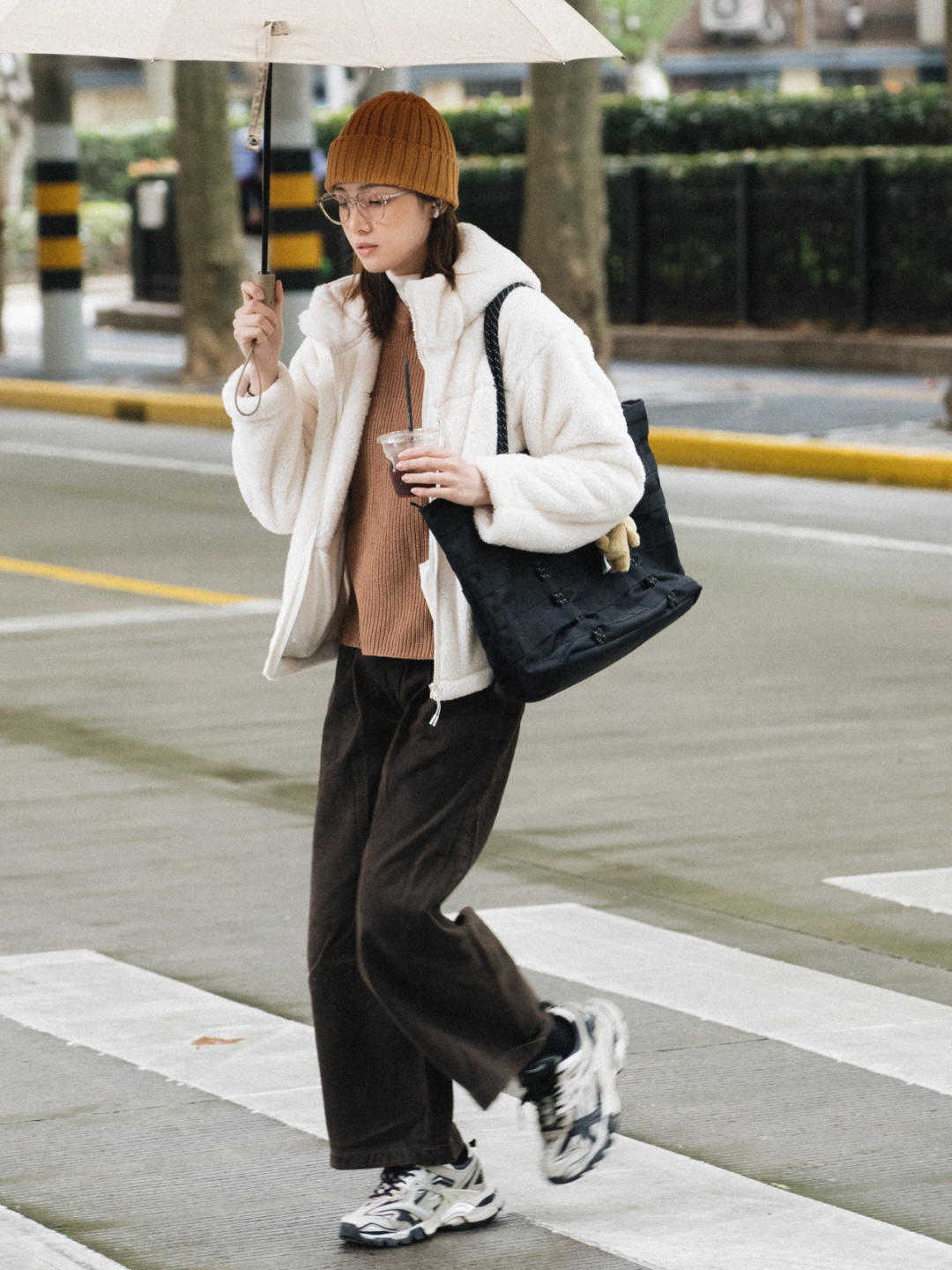 保暖|上身不臃肿!百搭还保暖的“摇粒绒”外套火了,让你穿上不想脱