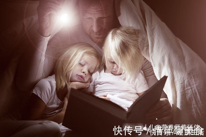 正确做法|宝宝夜醒,宝妈立马跑过去安抚,这样是对的吗?正确做法是这样!