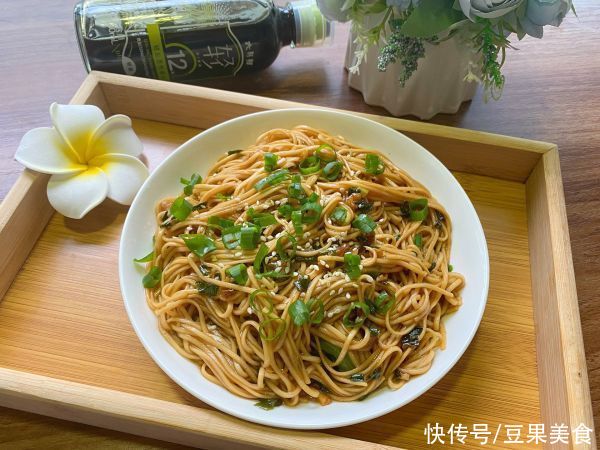 开胃餐|#夏日开胃餐#老少皆宜的葱油拌面