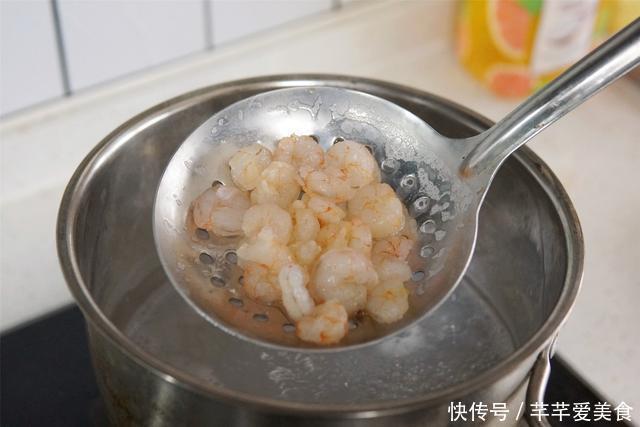  “美食博主”关晓彤上线，用“独爱”的水果秘制早餐，真太会吃了