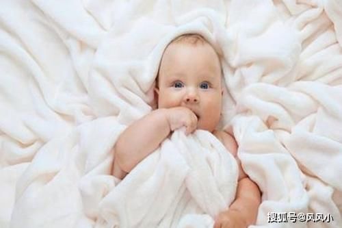 缺钙|冬天，宝宝有这3个表现的话，证明宝宝缺钙了，妈妈要重视